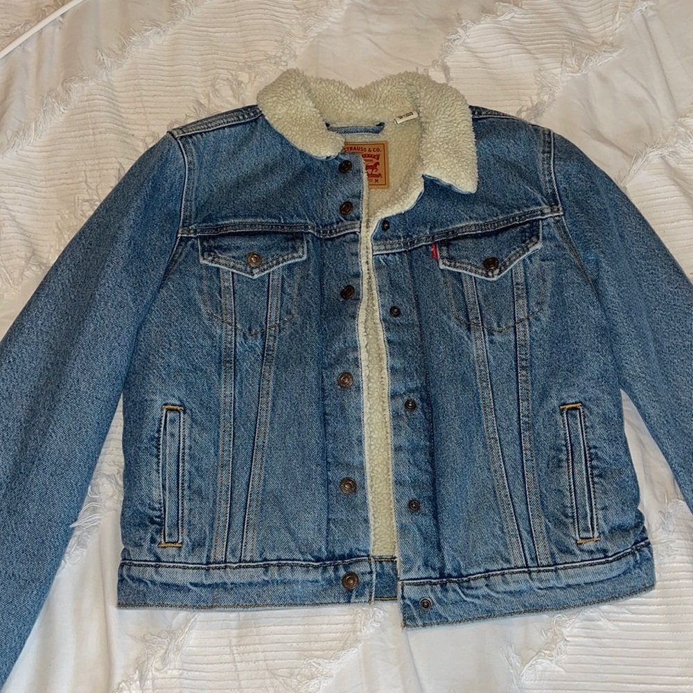 Levi’s women’s Sherpa lined trucker jacket